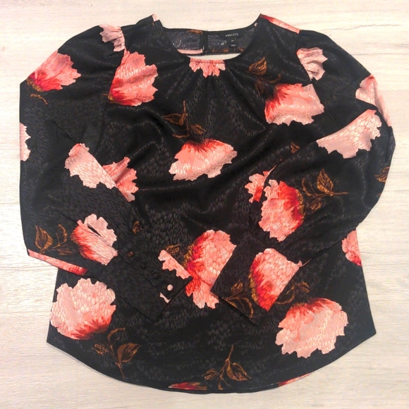 RW&Co. size 4, black blouse with pink floral design - Picture 1 of 6